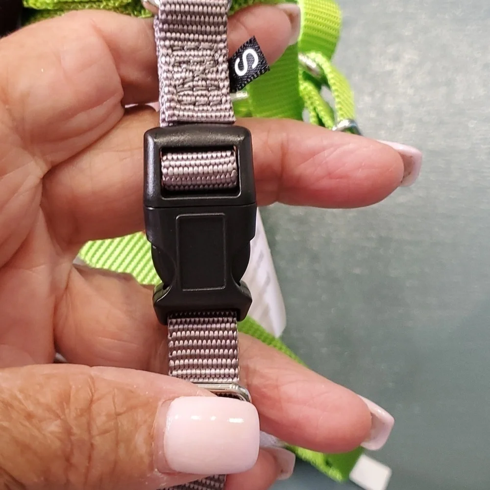 EASY WALK, dog harness.‎ New in box. Size small. Green/gray. No-pull.
